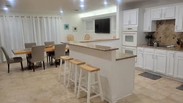 Coffee/tea maker, fridge, microwave, oven