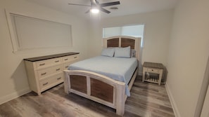 4 bedrooms, iron/ironing board, free WiFi, bed sheets