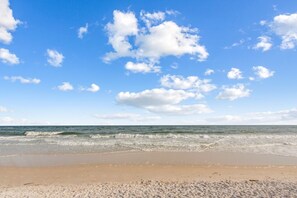 On the beach - Boardwalk 584 by ALBVR - Incredible views, rates and location! (Gulf Shores)