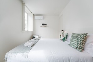 1 habitación, tabla de planchar con plancha, internet y ropa de cama 