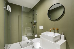 Dusche, Haartrockner, Handtücher, Seife