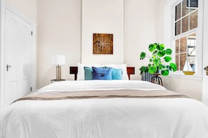 2 slaapkamers, een bureau, een strijkplank/strijkijzer, gratis wifi