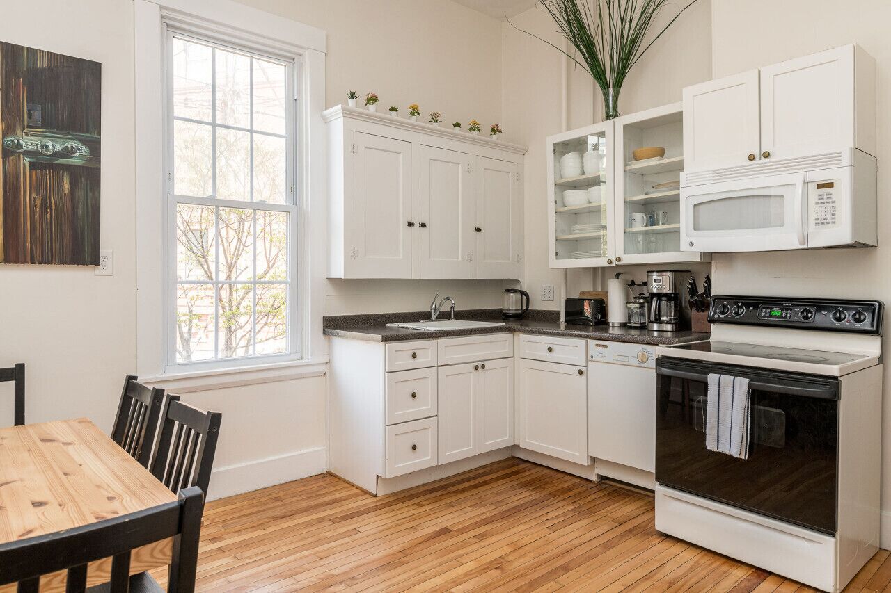 Geladeira, micro-ondas, fogão, cooktop