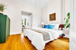 2 bedrooms, desk, iron/ironing board, free WiFi - Local Landmark! Gorgeous Historic Home (Portland)