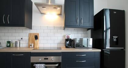 Dundee - 1 Bed - Sleeps 4 - Pet Friendly