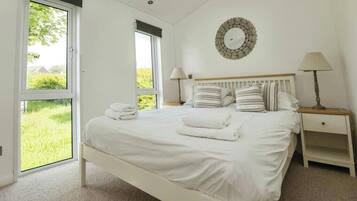 2 Schlafzimmer, BĂŒgeleisen/BĂŒgelbrett, WLAN, BettwĂ€sche