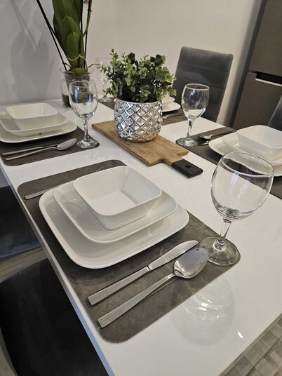 2-Bed Apt in Zyrardow, Sleeps 6 & Free Parking