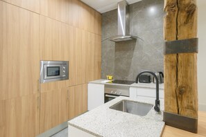 Réfrigérateur, micro-ondes, four, cafetière/bouilloire