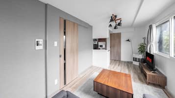 Basic Apartment | Living area | Flat-screen TV