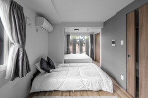 Departamento básico | 1 habitación, cortinas blackout y tabla de planchar con plancha 
