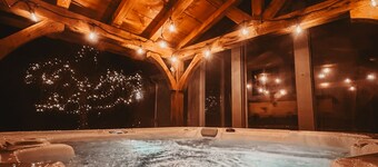 Cozy Cottage near Saratoga Springs with covered Hot Tub