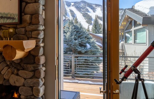 Warm Springs Ski Way Home | Pool, Pickleball, and More!