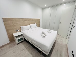 1 soverom, strykejern/-brett, internettilgang og sengetøy