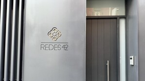 Unclassified image, 2 of 19, button - Redes Royale Apartments ·B1· by Misterhost (Sevilla)