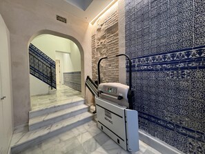 Interior - Redes Royale Apartments ·2A· by Misterhost (Sevilla)