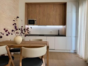 Dining - Redes Royale Apartments ·2A· by Misterhost (Sevilla)