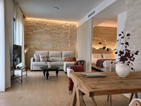 TV - Redes Royale Apartments ·2A· by Misterhost (Sevilla)