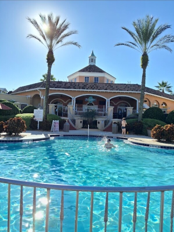 Piscine extérieure, piscine chauffée