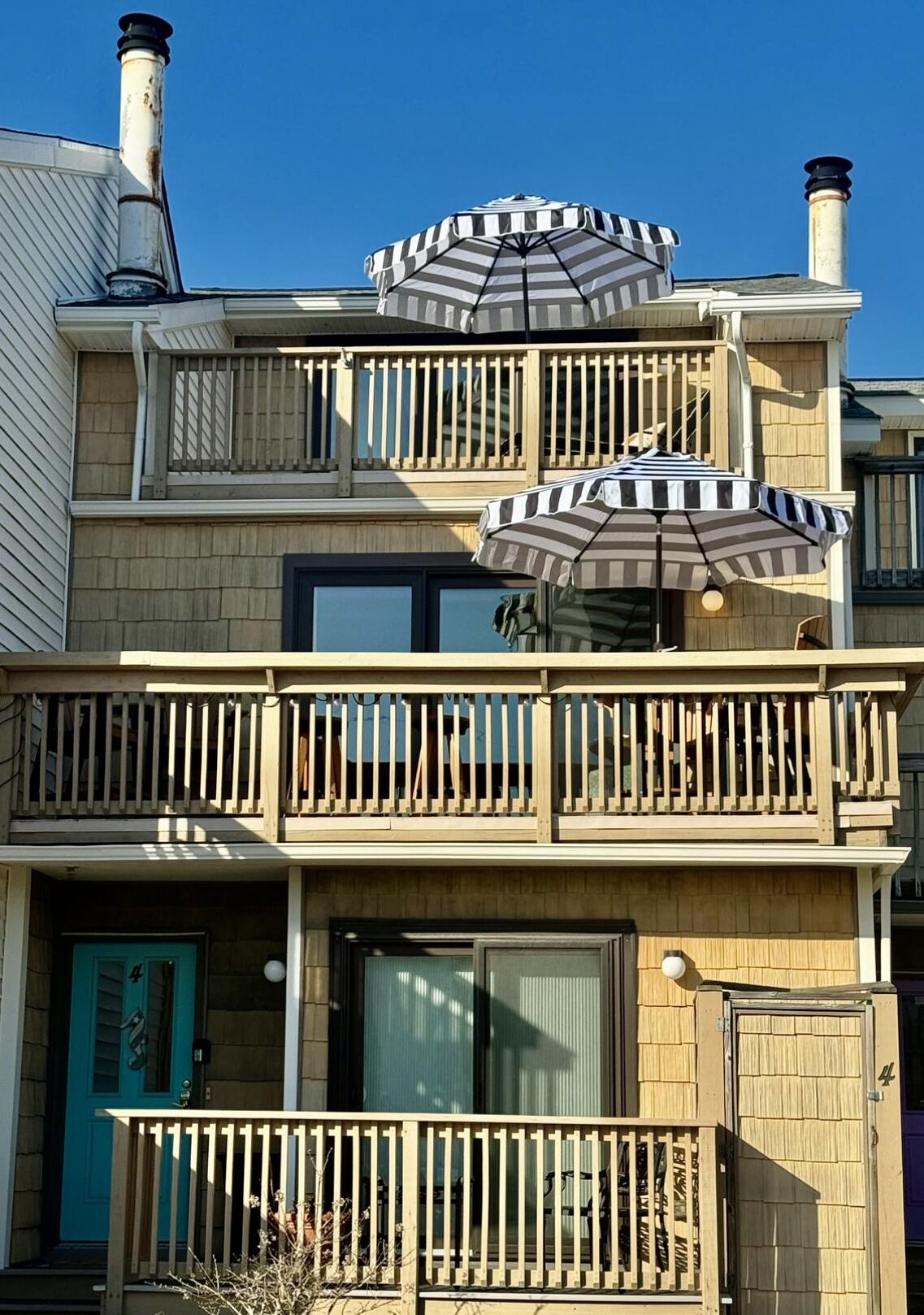 BOTTLE AND CORK ST- sleeps 12- 3 bedrooms- 3 baths- 3 decks- Bay views - 