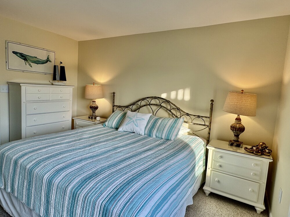 BOTTLE AND CORK ST sleeps 12 3 bedrooms 3 baths 3 decks Bay views