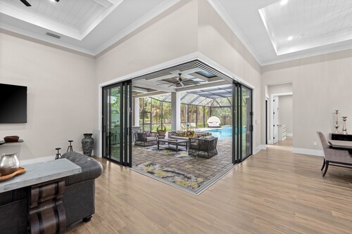 Luxury villa with saltwater pool, spa, outdoor kitchen, games - dog-friendly