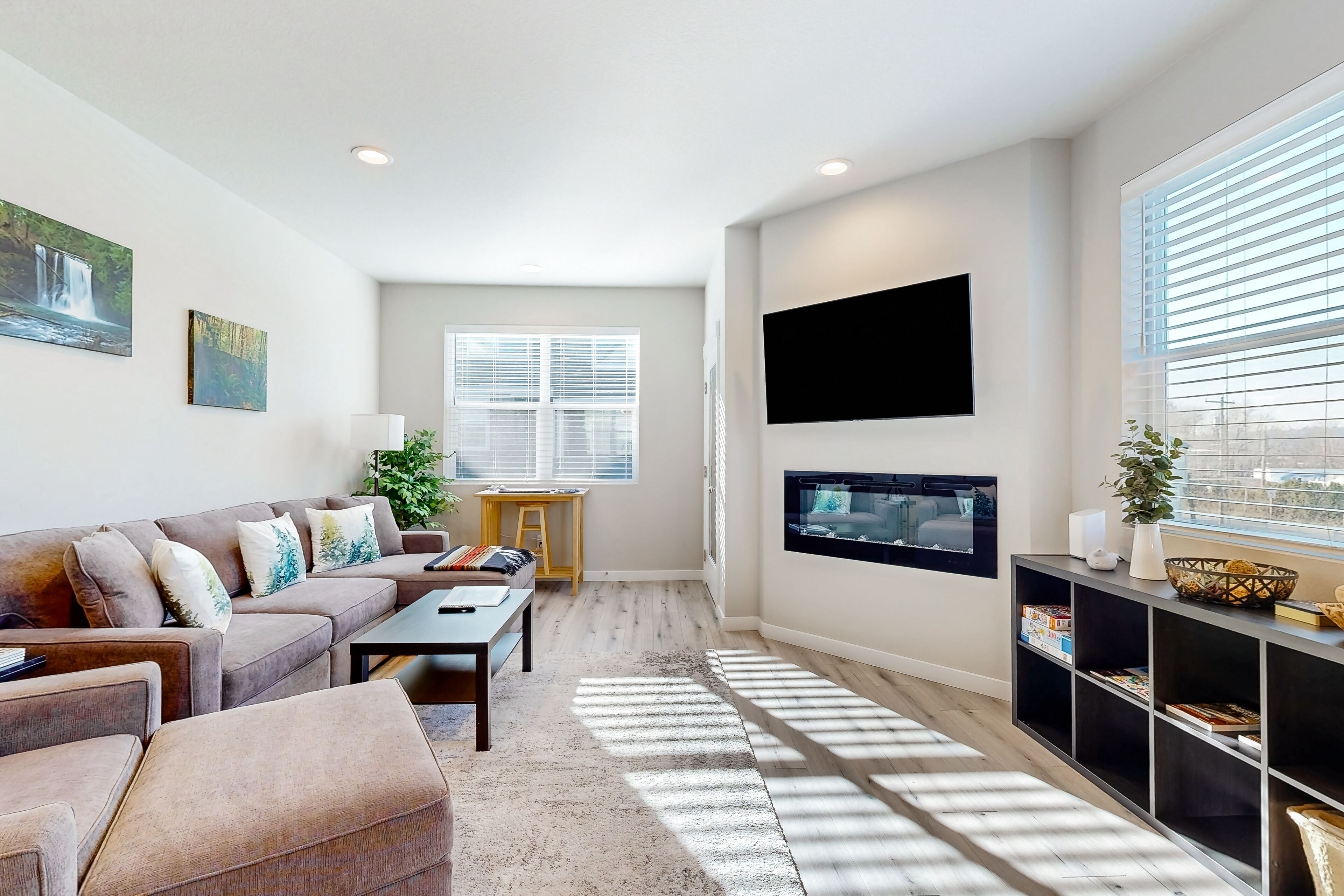 Central townhome walkable to Edgefield with chef's kitchen, balcony, & fireplace