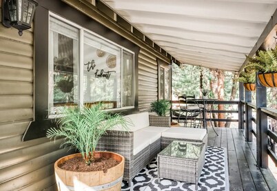 The Lookout: A Romantic Boho Getaway • A/C - Pet Friendly!