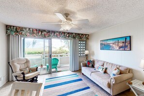 TV - Tropical paradise with pools, hot tub, BBQ, lanai, washer/dryer, AC (Kapaa)