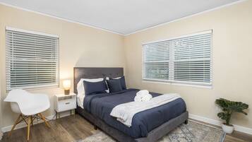 3 bedrooms, desk, iron/ironing board, WiFi