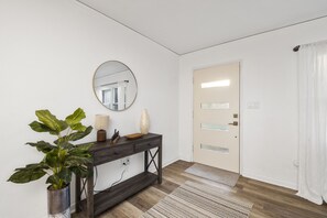 Interior - Modern Home Near UF, Stadium - Private Gazebo, Pets! (Gainesville)