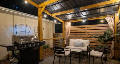 Modern Home Near UF, Stadium - Private Gazebo, Pets!