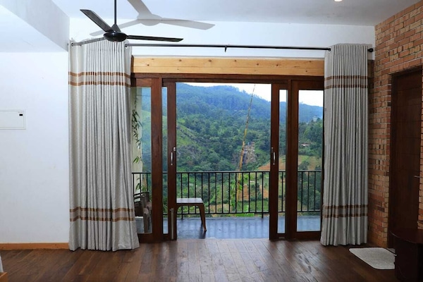 Minibar, individuelt innredet, skrivebord og skrivebord for bærbar PC