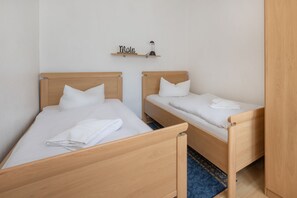 Unclassified image, 2 of 10, button