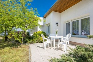 Unclassified image, 3 of 10, button