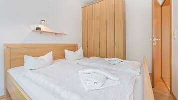 2 bedrooms, bed sheets
