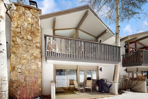 Ski-on/out  studio with pool in summer, hot tub, year round, grill & fireplace