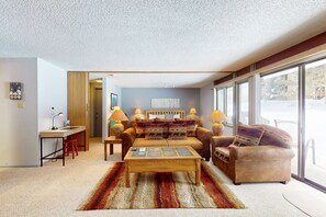 Télévision, cheminée