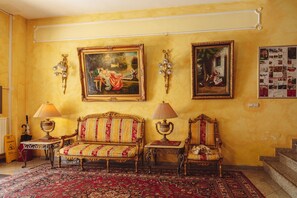 Lobby sitting area - Hotel Grande (Celje)