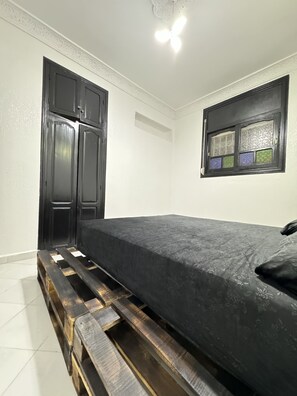 3 多间卧室、熨斗/熨衣板、WiFi、床单