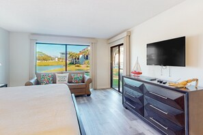 2 bedrooms, iron/ironing board, Internet, bed sheets - Golf lover's getaway with pool & hot tub, open layout, smart TVs, & full kitchen (Panama City Beach)