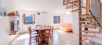 La Fortezza with attention to detail with a splendid view of Marciana