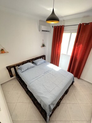 2 bedrooms, iron/ironing board, travel cot, WiFi