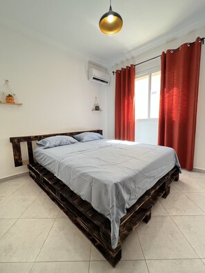 2 makuuhuonetta, silitysrauta/-lauta, vauvan matkasänky, Wi-Fi