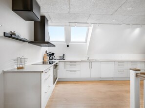 Refrigerador, microondas, horno y lavavajillas