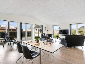 Télévision, cheminée