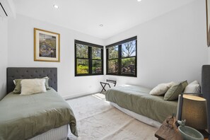 6 habitaciones, caja de seguridad en la habitación y escritorio 