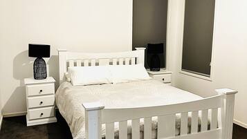 4 bedrooms, in-room safe, desk, iron/ironing board
