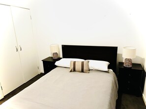 4 slaapkamers, een kluis op de kamer, een bureau