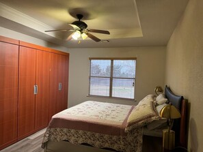 4 bedrooms, desk, iron/ironing board, free WiFi