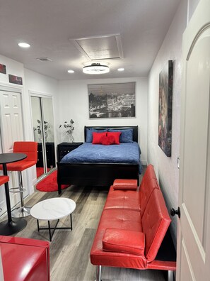 1 chambre, fer et planche à repasser, Wi-Fi, draps fournis